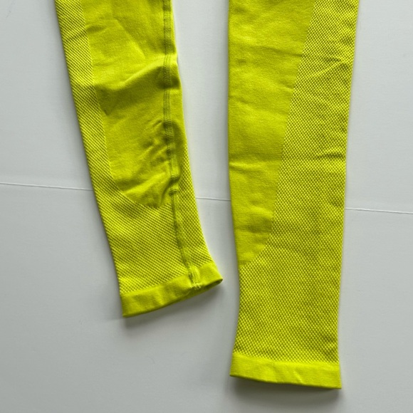 🍒NWOT Camila Coelho Sport Leggings. Size: S/M - Picture 3 of 11